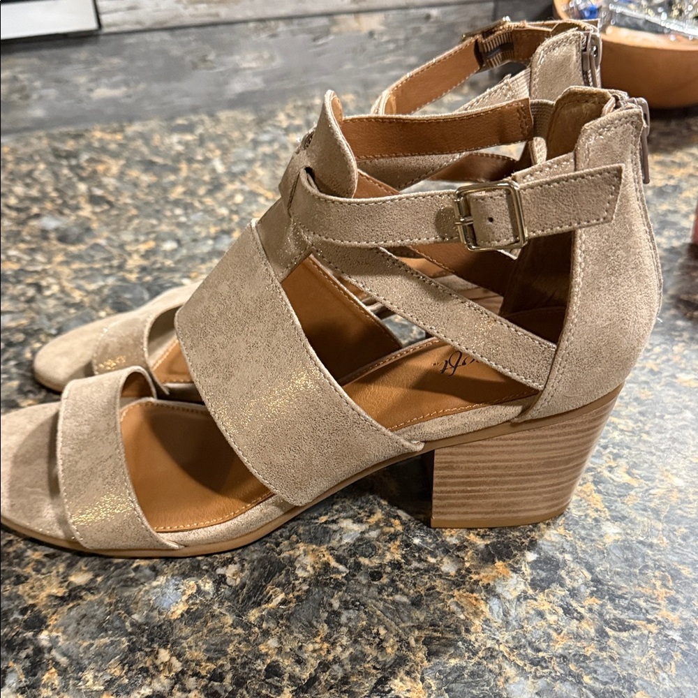 Sofft Aldina Euro soft Women's Metallic Champagne Block heels Strappy Sandals